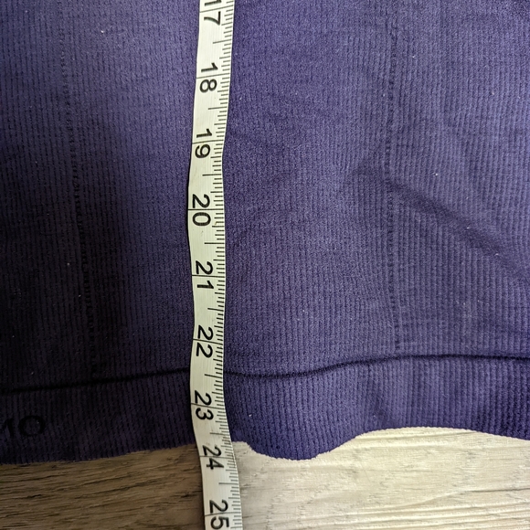 Mizuno thermal drifit top, seamless, gorgeous! - Picture 6 of 6